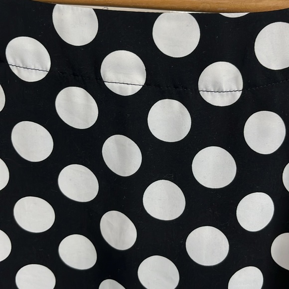 Black and white polka dot blouse. - Picture 6 of 7